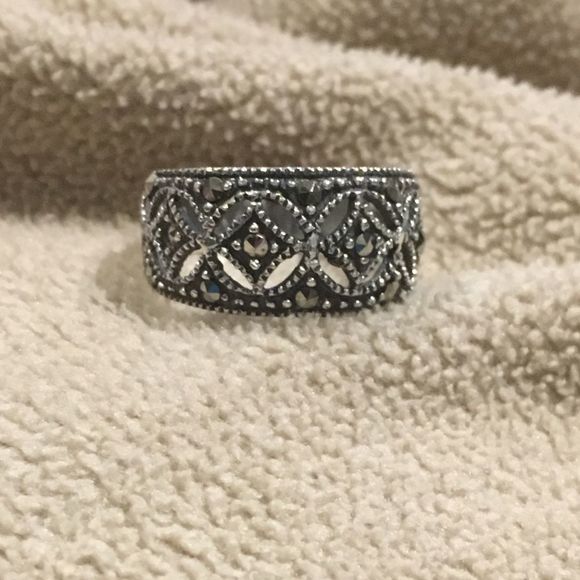 Vintage Sterling Silver Marcasite Encrusted Cutout Ring Sz 8 - Picture 2 of 8